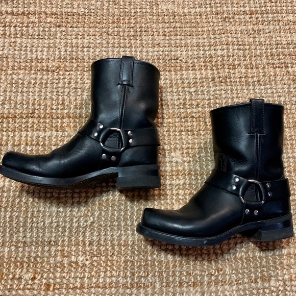 Frye Black Harness 8R Mens Square Toe Boot - Size 9M - Picture 3 of 6